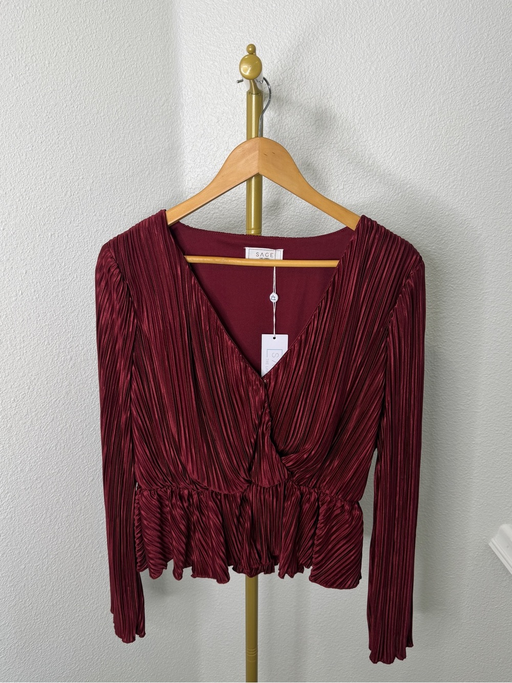 NWT Sage the Label Plisse Top Burgundy Long Sleeve Peplum Waist Blouse Size L